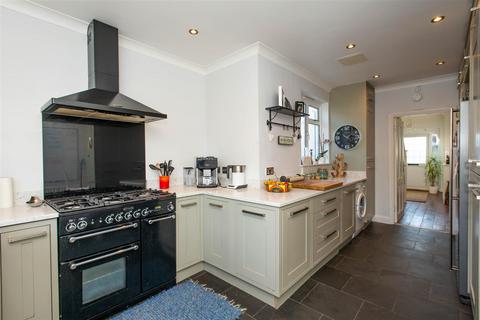 33 Felstead Road, Orpington, BR6 9AA