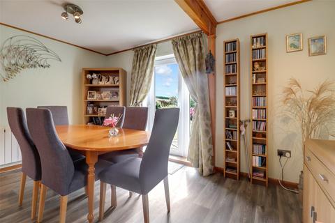 16 Eastdown Park, Hartland, Bideford, EX39 6AQ