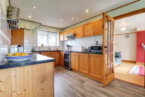16 Eastdown Park, Hartland, Bideford, EX39 6AQ