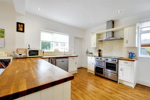 7 Abbey Drive, Beeston, Nottingham, NG9 2QG