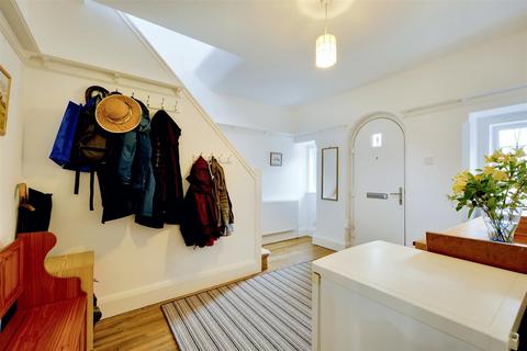 7 Abbey Drive, Beeston, Nottingham, NG9 2QG