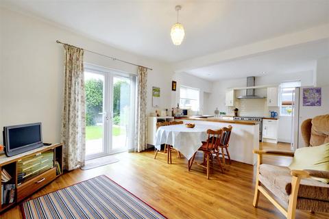7 Abbey Drive, Beeston, Nottingham, NG9 2QG