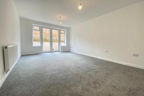 2 bedroom detached bungalow to rent, Alcova Grove, Cradley Heath