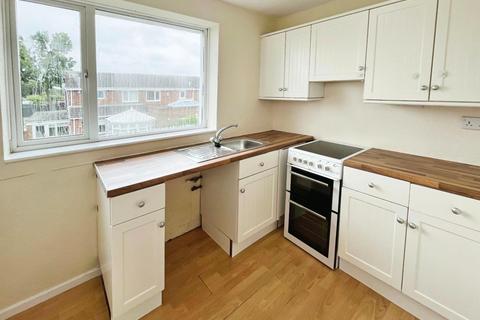 2 bedroom flat to rent, Peebles Close, North Shields