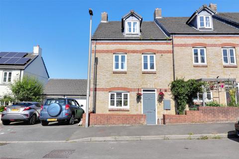 4 bedroom end of terrace house for sale, Victory Way, Torrington, Devon, EX38