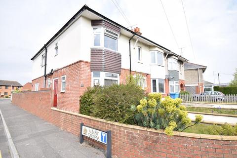 3 bedroom end of terrace house to rent, Tuckers Lane, Poole
