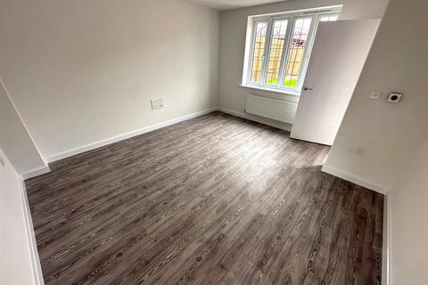 2 bedroom end of terrace house to rent, Blackwell Mews, Birmingham B31