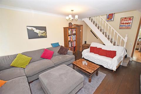 3 bedroom end of terrace house for sale, Pevensey Close, Osterley