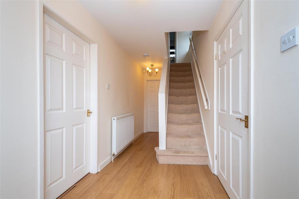 21 Crestwood Avenue internals-11.JPG