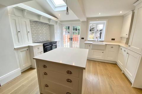 2 bedroom house for sale, Prestbury Road, Macclesfield