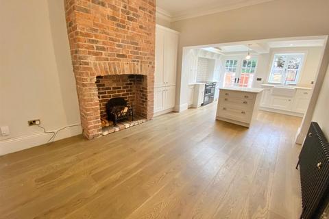 2 bedroom house for sale, Prestbury Road, Macclesfield