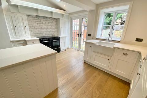 2 bedroom house for sale, Prestbury Road, Macclesfield