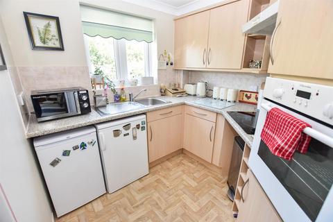 2 bedroom retirement property for sale, Tylers Ride, South Woodham Ferrers
