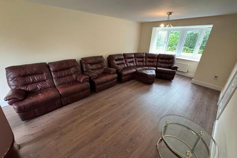 4 bedroom detached house to rent, Dipper Drive, Altrincham