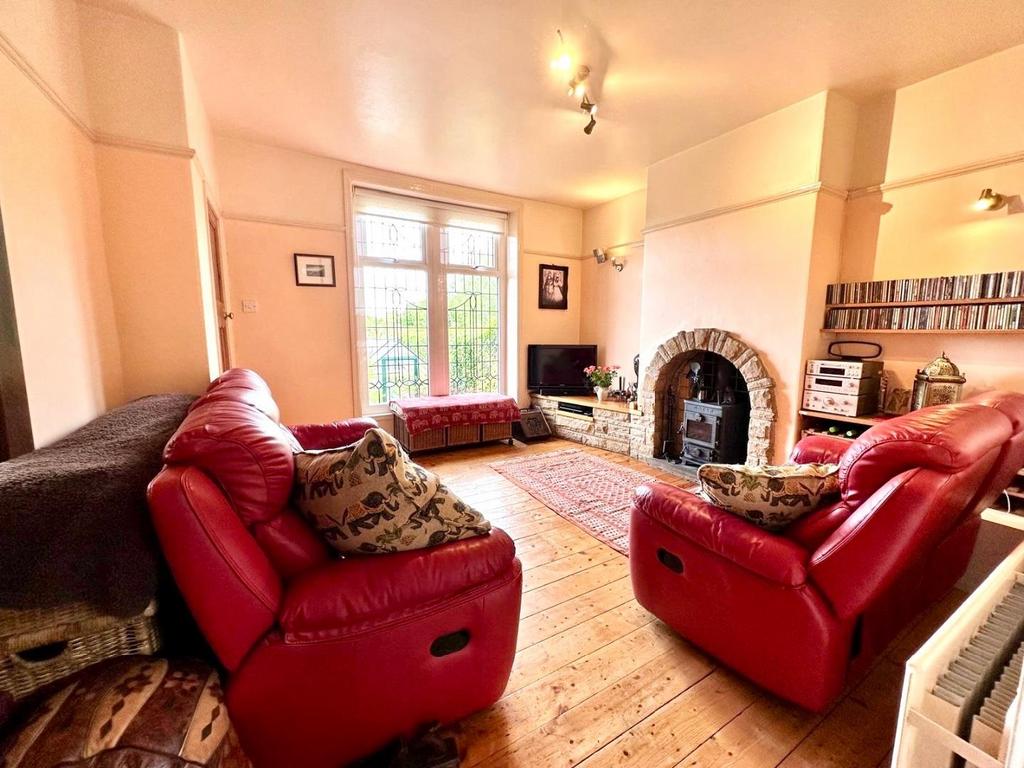 Lounge with featured window