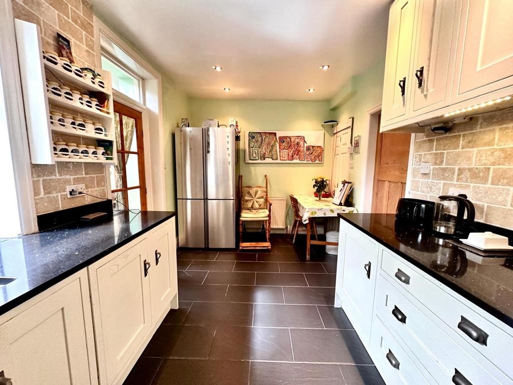 Breakfast kitchen/ dining