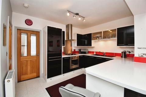2 bedroom end of terrace house for sale, The Paddock, Hull
