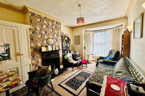 1 bedroom flat for sale, Queen Street, Scarborough