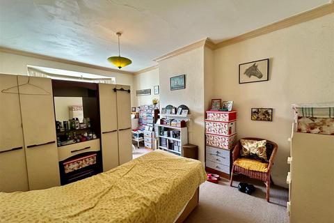 1 bedroom flat for sale, Queen Street, Scarborough
