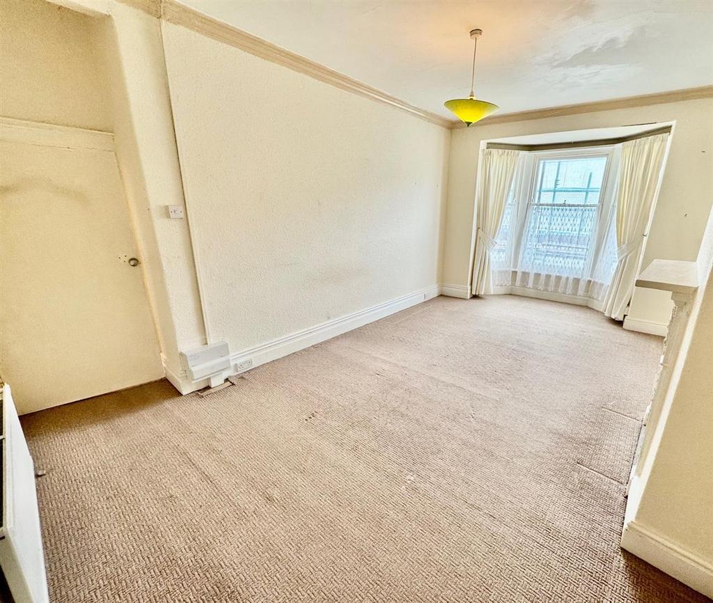 Bedroom 1.jpg