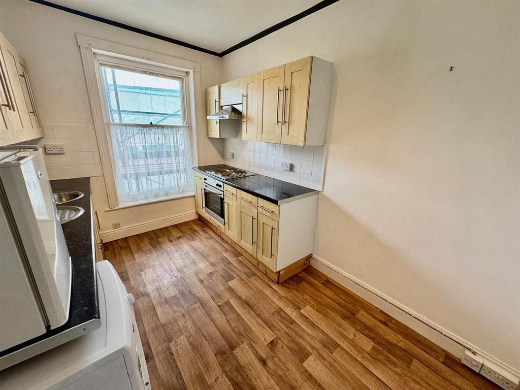 Kitchen 2.jpg