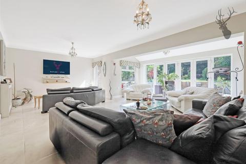 4 bedroom detached house for sale, Ripley View, Loughton