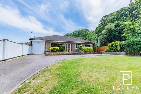 5 bedroom detached bungalow for sale, Walton Road, Walton On The Naze