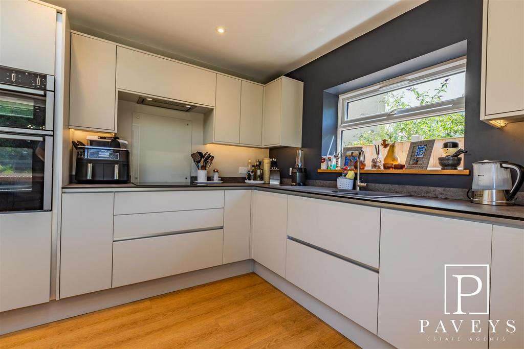 Kitchen breakfast room