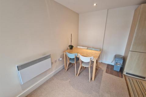 2 bedroom flat to rent, Kings Road, Swansea