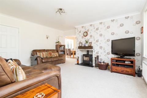 3 bedroom detached house for sale, Roe Close, Stotfold SG5 4HX