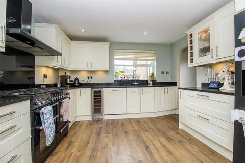 4 bedroom detached house for sale, Sandholme Drive, Ossett WF5