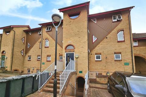 1 bedroom flat to rent, Yarwell Court, Kettering NN15