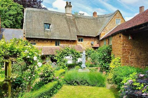 7 bedroom cottage for sale, Harborough Road, Brixworth, Northamptonshire NN6