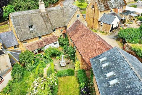 7 bedroom cottage for sale, Harborough Road, Brixworth, Northamptonshire NN6