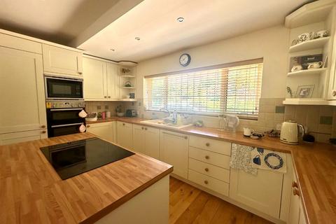 4 bedroom detached house to rent, Penfold Lane, Great Billing Village, Northampton NN3