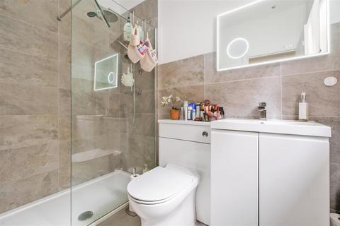 1 Chiltern Hills Close, Aldbury, Tring, HP23 5FW