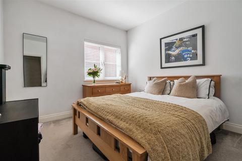 1 Chiltern Hills Close, Aldbury, Tring, HP23 5FW