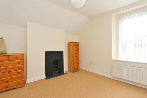 2 bedroom maisonette to rent, 41a High Street, Keynsham, Bristol