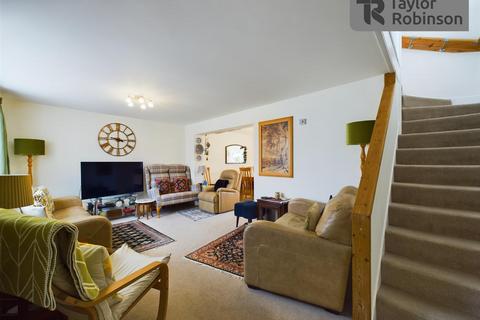 4 bedroom house for sale, Cook Road, Crawley