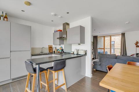 2 bedroom flat for sale, Southampton Way, London, SE5