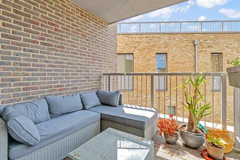 2 bedroom flat for sale, Southampton Way, London, SE5