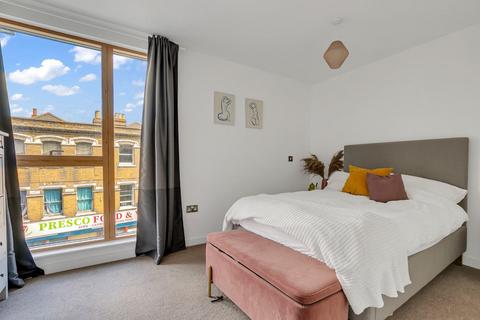 2 bedroom flat for sale, Fresco House, London, SE5