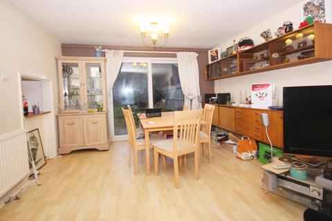 3 bedroom house to rent, Furnace Green, Crawley, West Sussex. RH10 6LU