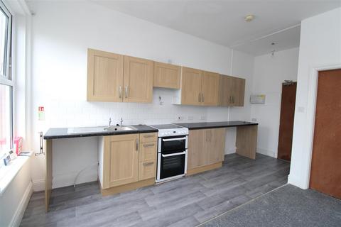 2 bedroom property to rent, Chesterfield Road, Blackpool