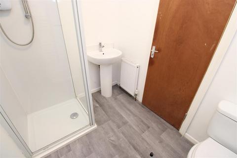 2 bedroom property to rent, Chesterfield Road, Blackpool