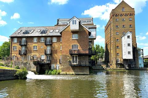 3 bedroom apartment for sale, Alexander Raby Mill, Addlestone KT15
