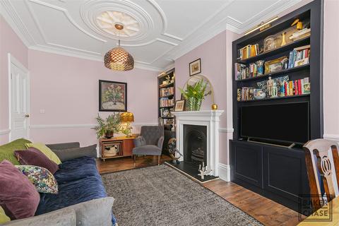 1 bedroom flat for sale, Fox Lane, London N13