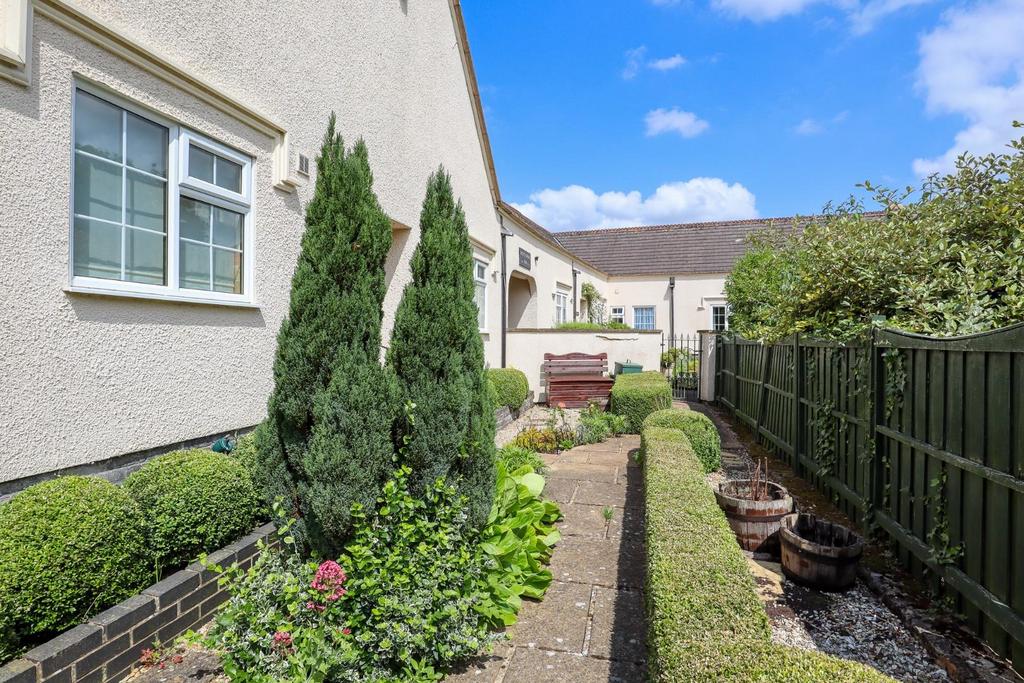 Front garden (2).jpg