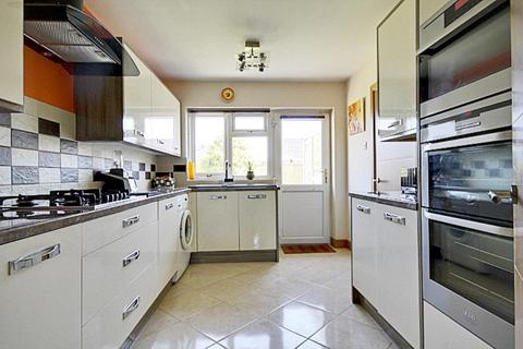 3 bedroom detached house to rent, Little Dene Copse, Pennington, Lymington