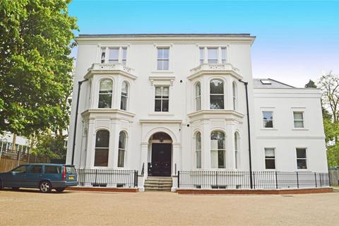 2 bedroom flat to rent, Cambridge Park, East Twickenham